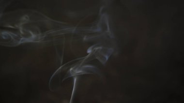 Metin veya tasarım için bulanık arkaplan. Bulanık soyut duman deseni. Tek renkli bir resim. Siyah ve beyaz soyut tasarım.