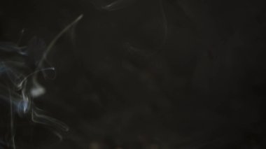 Metin veya tasarım için bulanık arkaplan. Bulanık soyut duman deseni. Tek renkli bir resim. Siyah ve beyaz soyut tasarım.