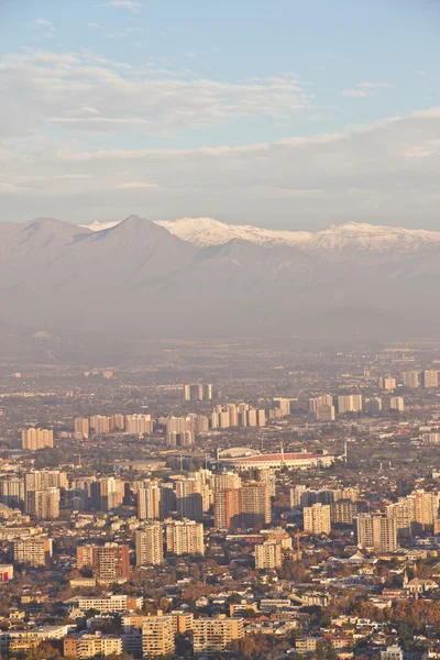 Znečištění ovzduší nad santiago chile — Stock fotografie