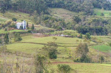 Kilise ve dağ mezarlığı