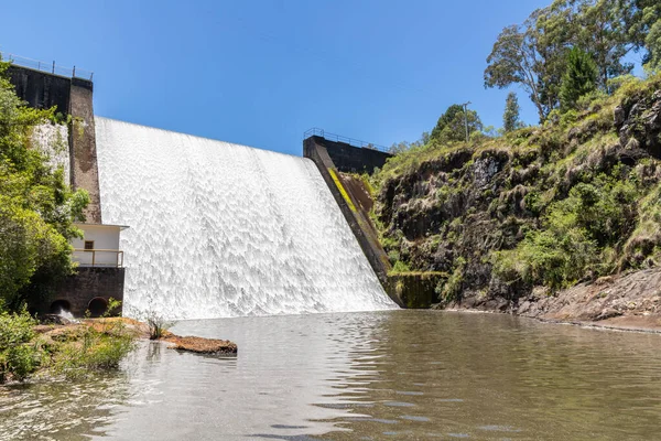 Vattenfall Och Byggnad Divisa Dam Sao Francisco Paula Rio Grande — Stockfoto