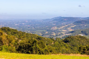 Orman ve dağların çevresindeki köy, Picada Cafe, Rio Grande do Sul, Brezilya