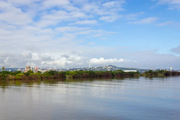 Şehrin Güney Bölgesinde Guaiba Gölü Bitki Örtüsü Binalar Porto Alegre — Stok fotoğraf