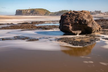 Arkaplanda Furnas, Torres, Rio Grande do Sul, Brezilya
