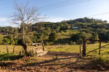 Orman kapısı, ev ve çiftlik arazisi, Santa Cruz do Sul, Rio Grande do Sul, Brezilya