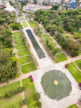 Göl, ağaç ve bahçeli gökyüzü manzarası Porto Alegre, Rio Grande do Sul, Brezilya