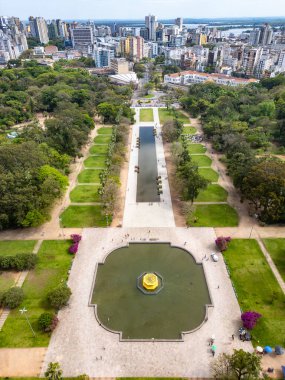 Göl, ağaç ve bahçeli gökyüzü manzarası Porto Alegre, Rio Grande do Sul, Brezilya