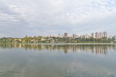 Curitiba 'daki Birigui Parkı, Parana, Brezilya.