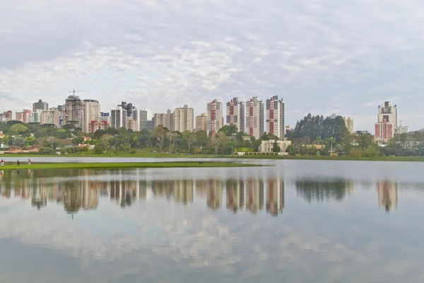Curitiba 'daki Birigui Parkı, Parana, Brezilya.