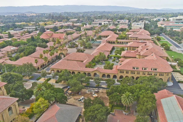 Стэнфордский кампус в Пало-Альто — стоковое фото