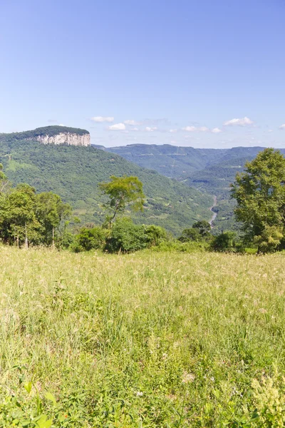 Río Cai y monte Malakoff en Nova Petropolis - Rio Grande do — Foto de Stock