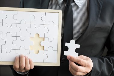 Eksik yapboz bulmaca parçası. Arama başarılı iş kavramı