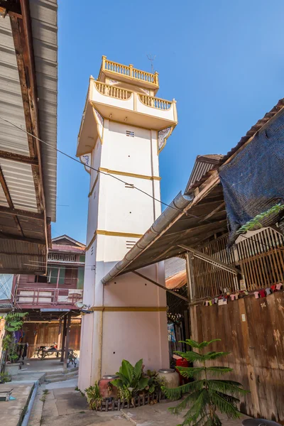 Tower staking out thief at Kao Hong Market, Thailand — Stock Photo, Image