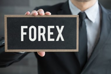 Forex, yazı tahtası üzerinde mesaj ve işadamı tarafından tutun