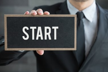 Yazı tahtası üzerinde Word'ü başlattığınızda ve işadamı tarafından tutun