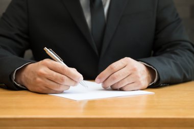 bir sözleşme imzalamadan işadamı