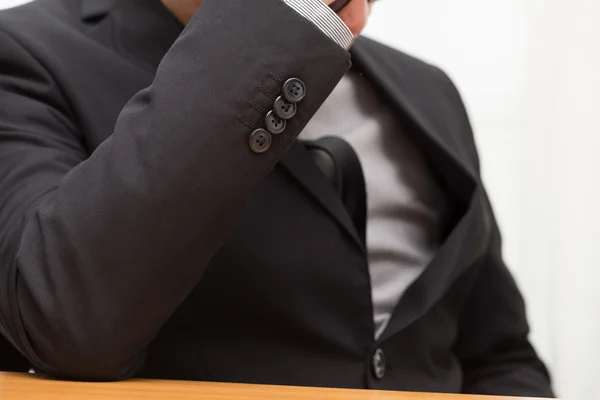 Frustriert von Geschäftsmann, der im Büro arbeitet — Stockfoto