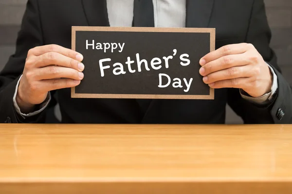 Feliz Dia do Pai. palavra escrita em banner preto e segurando por bu — Fotografia de Stock