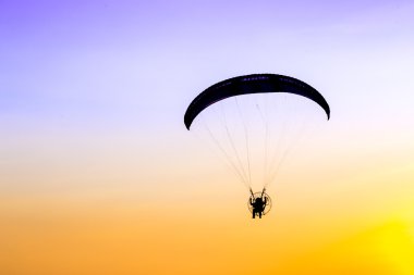 Planör, gökte uçan'de