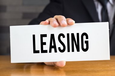 Beyaz kart ve tutun işadamı tarafından Finansal Kiralama, mesaj