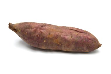 tatlı patates izole üzerinde beyaz arka plan yandı