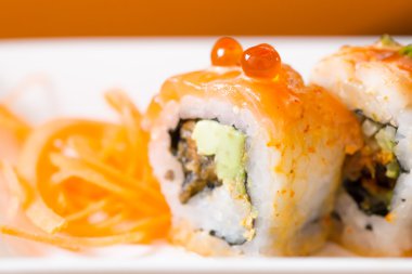 Somon suşi roll