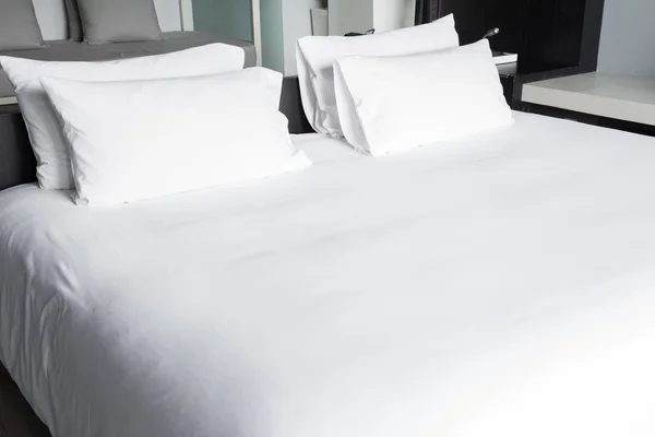 White bed sheets and pillows — Stock Photo, Image