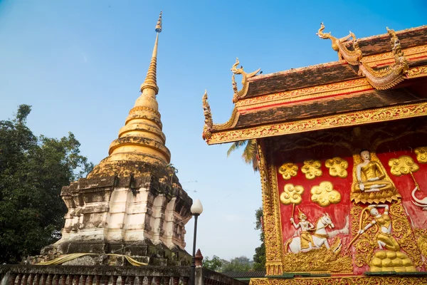 Wat Phra que Lampang Luang avec ciel bleu, province de Lampang, Tha — Photo