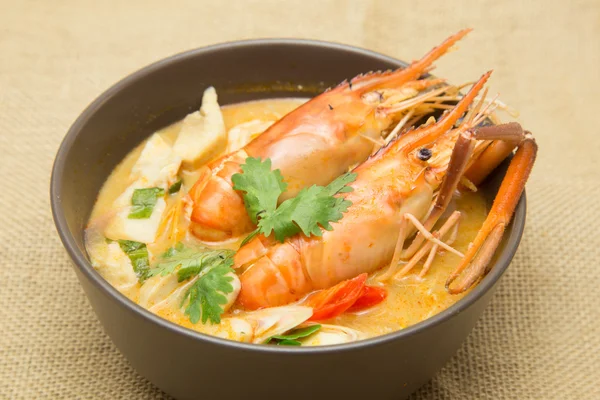 Tom Yam Kung Suppe. Thailändisches Essen — Stockfoto