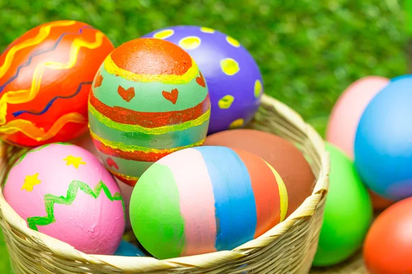 Easter eggs on green grass — Stock Photo, Image