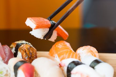 Sushi seti ve yemek çubukları, Japon yemekleri