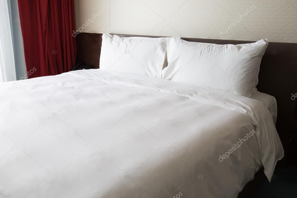 White bed sheets and pillows — Stock Photo © comzeal 83118984