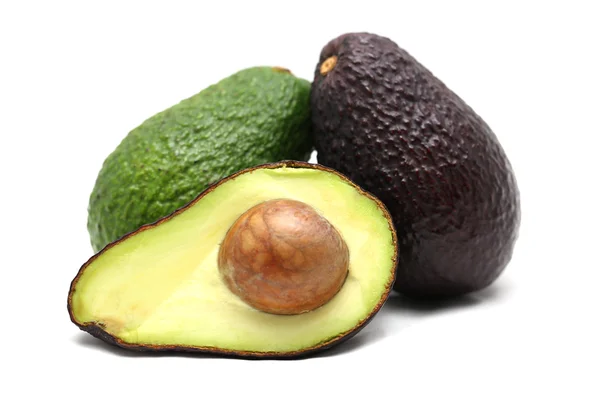 Avocado auf weißem Hintergrund — Stockfoto