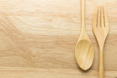 Tahta kaşık ve çatal ahşap arka plan üzerinde