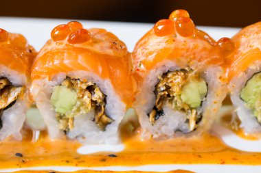 Somon suşi roll