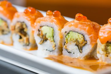 Somon suşi roll