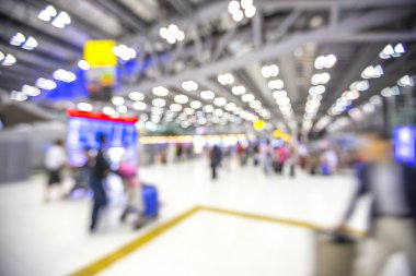 Arka plan bulanıklık: Terminal kalkış Check-in sırasında Havaalanı ile bo