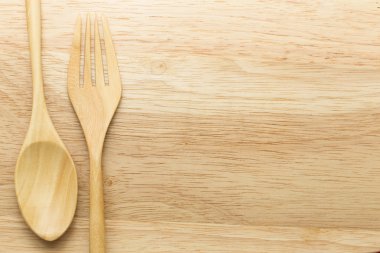 Tahta kaşık ve çatal ahşap arka plan üzerinde