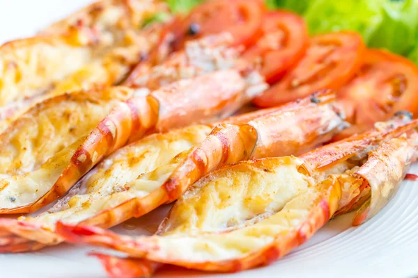 Camarones a la parrilla en plato — Foto de Stock