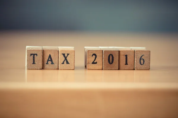 Tax 2016. mot écrit sur le bloc de bois, vintage ton de couleur rétro — Photo