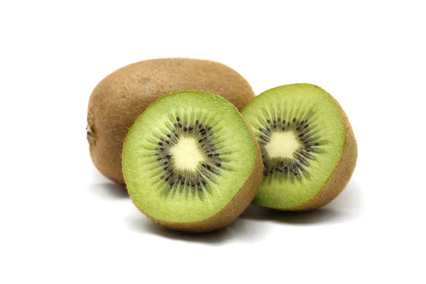 Kiwi fruits et kiwi tranches segments sur fond blanc — Photo