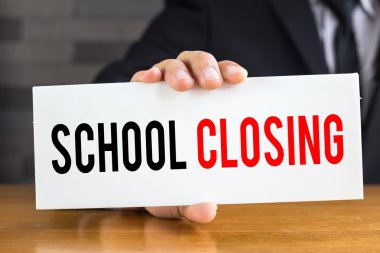 Kapanış, beyaz kartındaki mesaj okul ve işadamı tarafından tutun