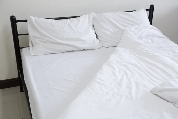 View of an unmade bed — Stock Photo, Image