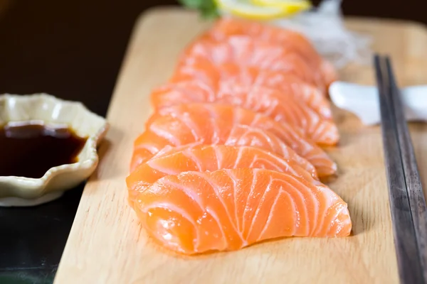 Sashimi, Japans eten op houten plaat — Stockfoto