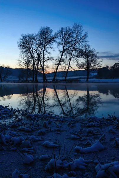 Evening on the winter river — Stock Photo, Image