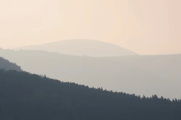 Paisagem na Névoa — Fotografia de Stock