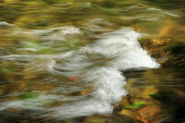 Onde nel fiume — Foto Stock