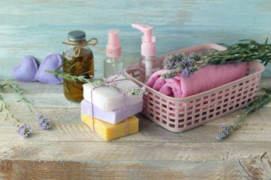 Sabun, lavanta çiçekleri, sprey, vücut bakımı için aromatik yağ, spa, doğal kozmetik, sağlıklı yaşam tarzı