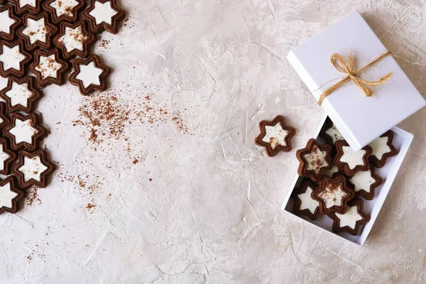 Galletas Chocolate Con Crema Envasadas Una Caja Blanca Fondo Claro — Foto de Stock