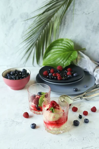 Homemade Ice Cream Poured Fruit Syrup Sprinkled Fresh Berries White — Stock Photo, Image